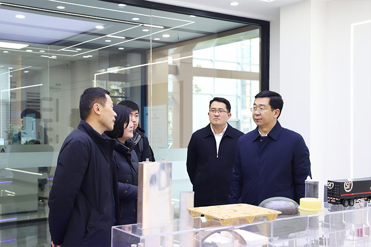 徐州市委常委、經(jīng)開區(qū)黨工委書記張克一行蒞臨山東沃達(dá)重工調(diào)研考察